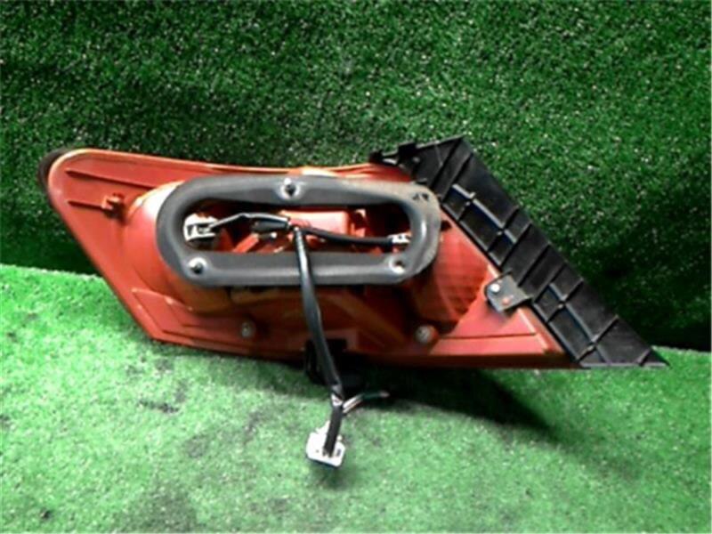 Right Tail Light TOYOTA Mark X 2004 DBA-GRX120 — photo 2