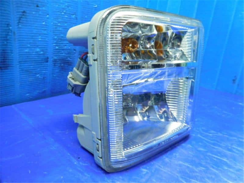 Right Fog Light SUBARU Lucra 2011 DBA-L465F 81510B2040 — photo 2