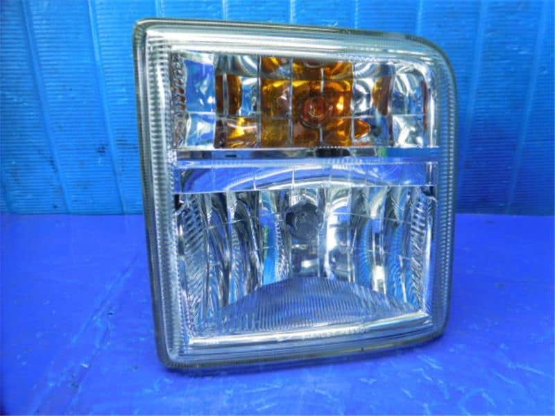Left Fog Light SUBARU Lucra 2011 DBA-L465F 81520B2040 — photo 1
