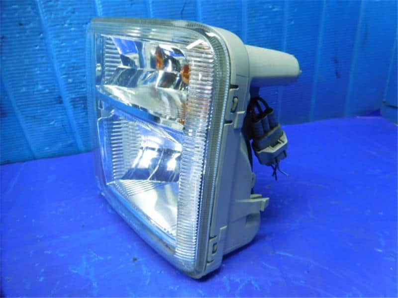 Left Fog Light SUBARU Lucra 2011 DBA-L465F 81520B2040 — photo 2