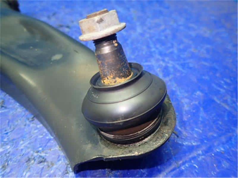 Front Right Lower Control Arm NISSAN Moco 2013 DBA-MG33 — photo 3