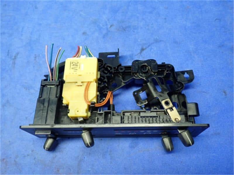 A/C & Heater Control panel HINO Dutro 2004 PB-XZU336M — photo 3