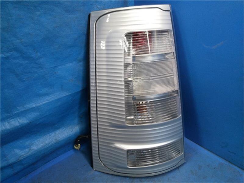 Left Tail Light TOYOTA Sienta 2011 DBA-NCP81G — photo 1
