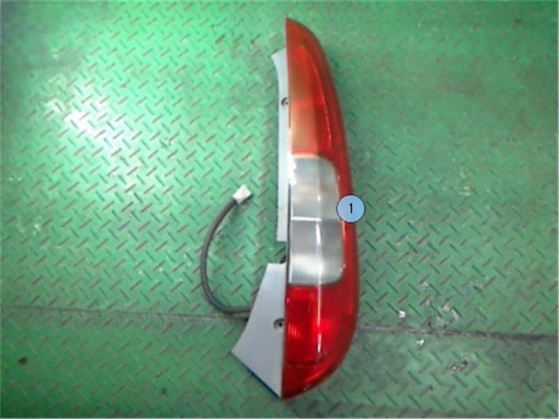 Right Tail Light HONDA Life 2005 CBA-JB5 — photo 1