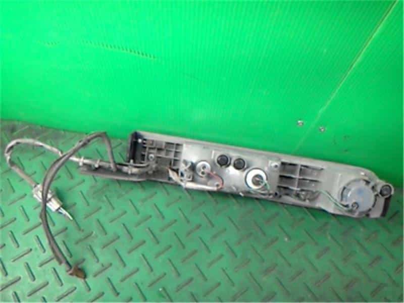 Left Tail Light NISSAN Cube 2007 DBA-YZ11 — photo 2