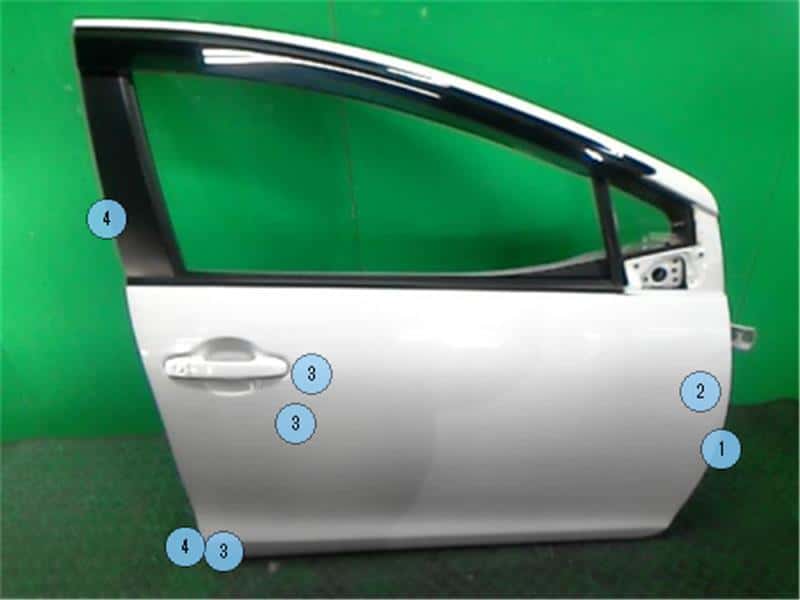 Front Right Door Assembly TOYOTA Aqua 2012 DAA-NHP10 — photo 1