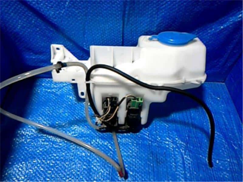 Windshield Washer Reservoir Tank SUZUKI Every 2013 ABA-DA64W — photo 1