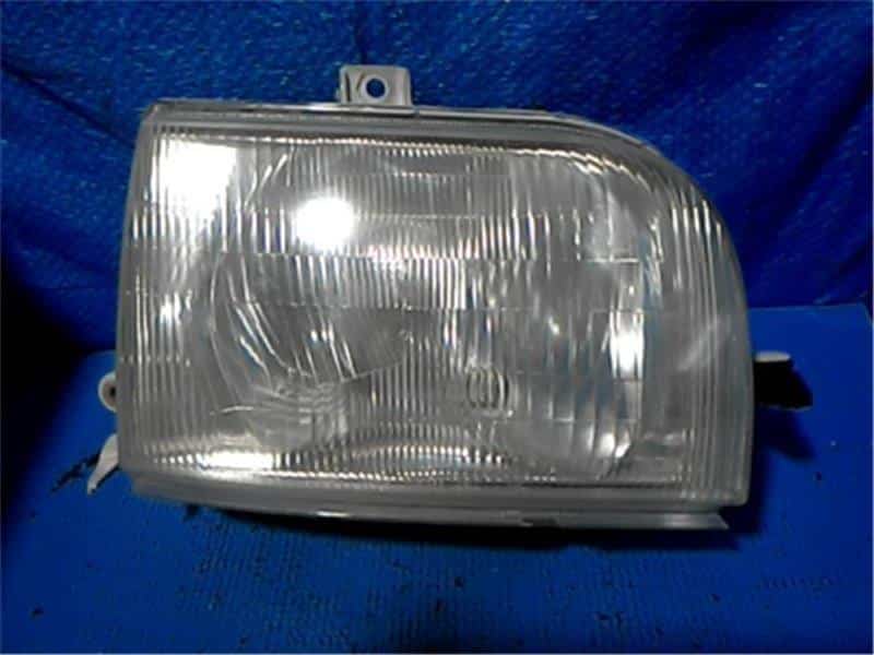 Right Headlight DAIHATSU Move 1997 E-L600S — photo 1