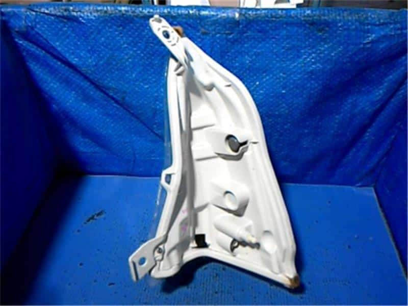 Right Side Marker Light NISSAN Leaf_ 2011 ZAA-ZE0 — photo 2