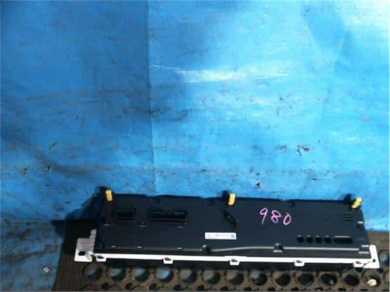 Speedometer TOYOTA Aqua 2015 DAA-NHP10 — photo 2