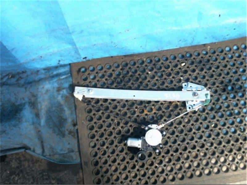 Front Right Door Window Regulator NISSAN Moco 2009 DBA-MG22 — photo 1