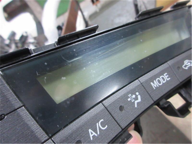A/C & Heater Control panel TOYOTA Prius 2010 DAA-ZVW30 — photo 3