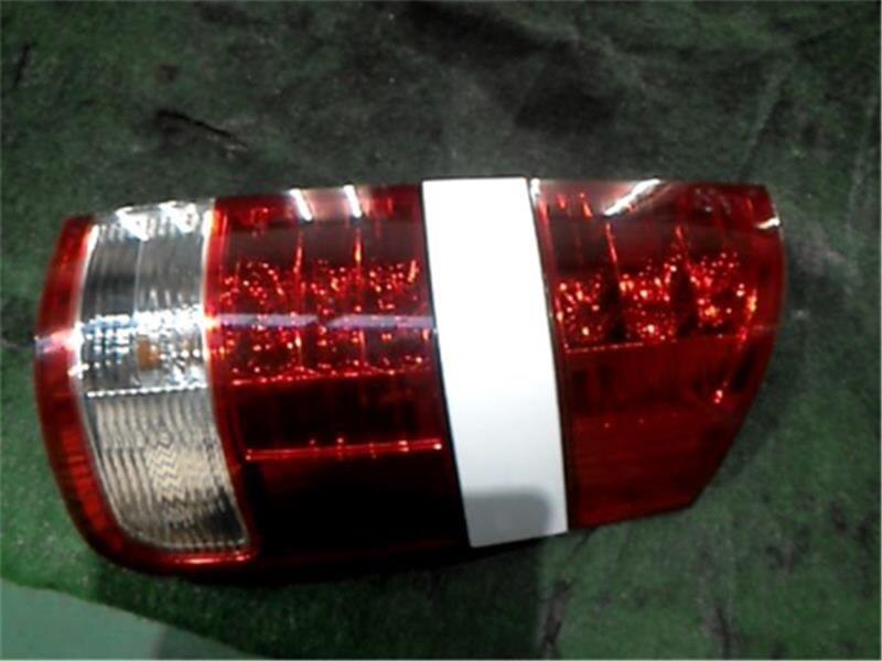 Right Tail Light TOYOTA Noah 2004 CBA-AZR60 — photo 1