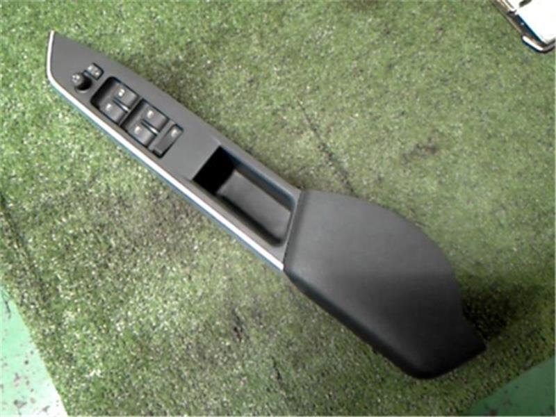 Power Window Switch TOYOTA Roomy 2017 DBA-M900A — photo 1