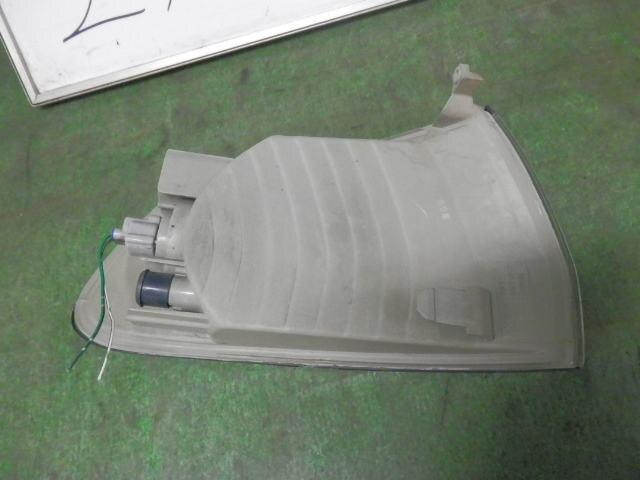 Left Side Marker Light TOYOTA Estima 1998 GF-TCR20W — photo 3