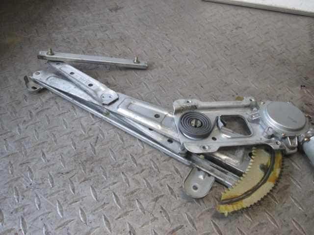 Front Right Door Regulator SUBARU Forester 1999 GF-SF5 — photo 4