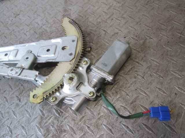 Front Right Door Regulator SUBARU Forester 1999 GF-SF5 — photo 2