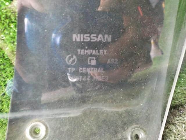 Front Right Door Windshield NISSAN Rasheen 1997 E-RHNB14 — photo 5
