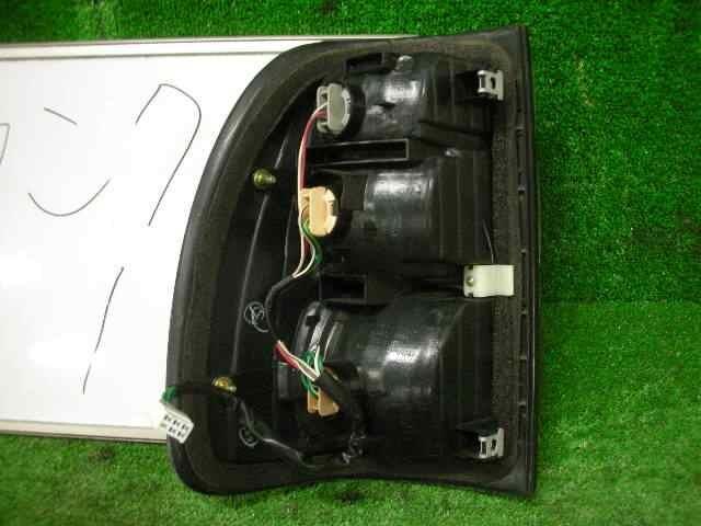 Right Tail Light TOYOTA Landcruiser — photo 3