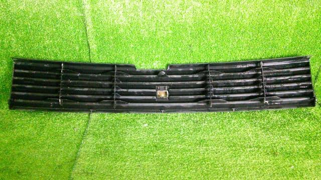 Radiator Grille TOYOTA bB 2002 UA-NCP30 — photo 4