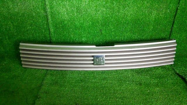 Radiator Grille TOYOTA bB 2002 UA-NCP30 — photo 1