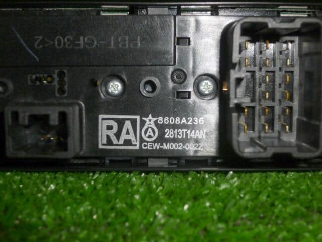 Power Window Switch MITSUBISHI Outlander 2013 DLA-GG2W — photo 2
