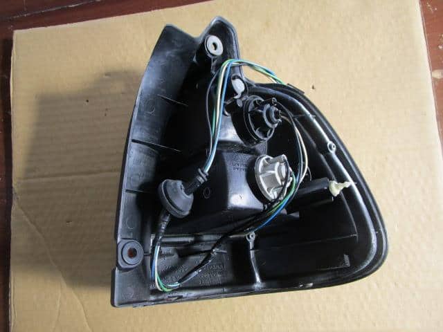 Left Tail Light SUZUKI Cultus 1998 GF-GC21W — photo 2