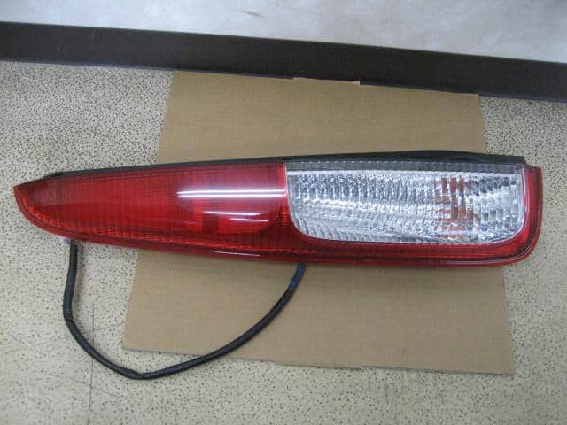 Left Tail Light DAIHATSU Move 2000 GH-L900S — photo 1