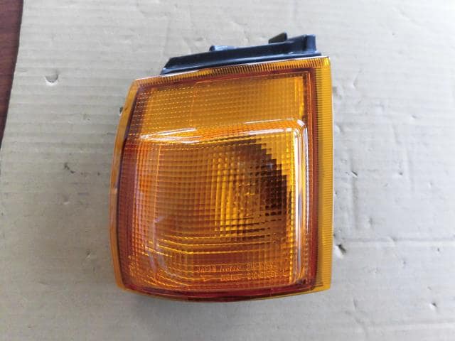 Left Side Marker Light DAIHATSU Move 1996 E-L610S — photo 1