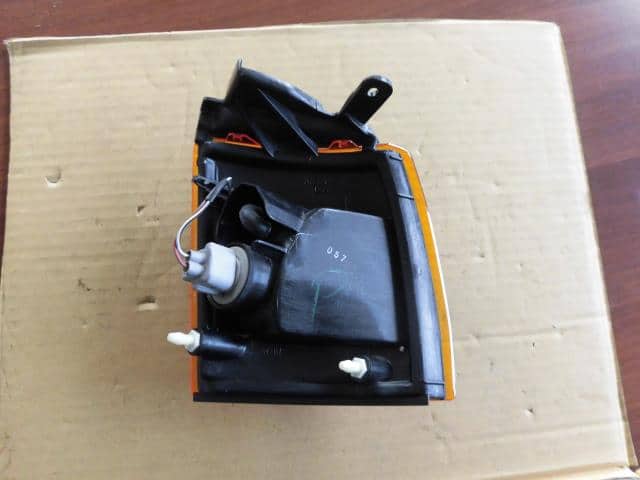 Left Side Marker Light DAIHATSU Move 1996 E-L610S — photo 2