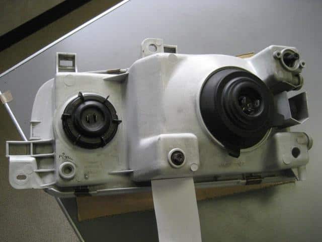 Left Headlight NISSAN Serena 1994 Y-KVNC23 — photo 2