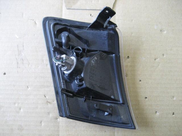 Left Side Marker Light TOYOTA Gaia 2001 TA-ACM10 — photo 2