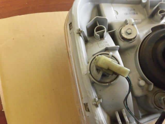 Left Headlight HONDA Vamos 1999 GF-HM2 — photo 3