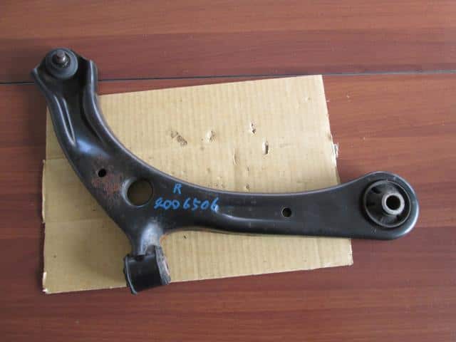 Front Right Lower Control Arm HONDA Life 2003 UA-JB5 — photo 1