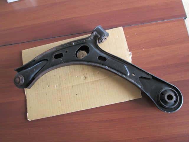 Front Right Lower Control Arm HONDA Life 2003 UA-JB5 — photo 4