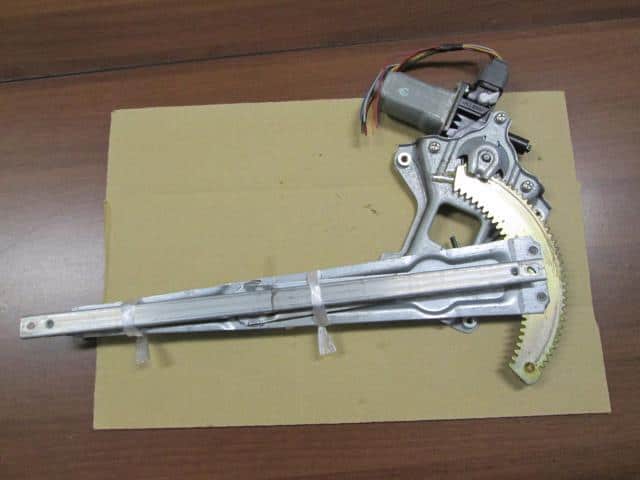 Front Right Door Regulator MITSUBISHI eK Sport 2002 LA-H81W — photo 3