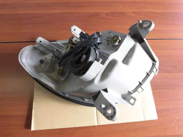 Left Headlight TOYOTA Duet 2000 TA-M101A — photo 2
