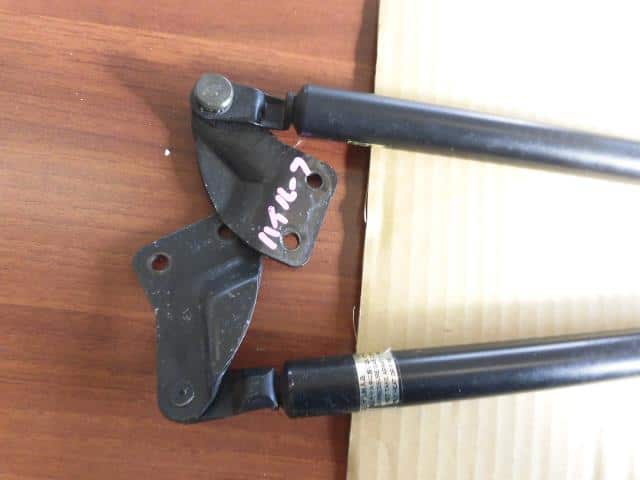 Tail Gate Damper MITSUBISHI Minicab 1999 GD-U62 — photo 4