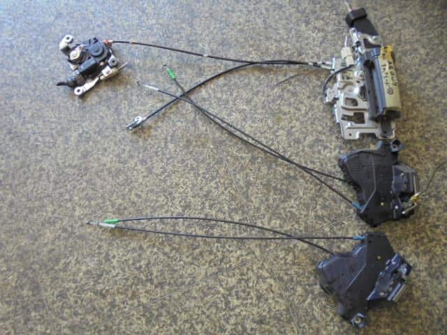 Door Lock Solenoid TOYOTA Alphard 2004 CBA-ANH10 — photo 1