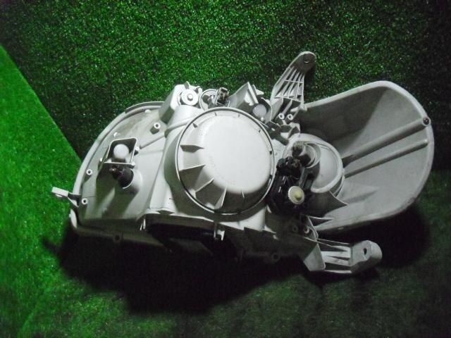 Right Headlight TOYOTA Porte 2004 CBA-NNP11 — photo 2