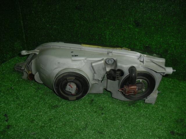 Right Headlight TOYOTA Cresta 1998 E-GX100 — photo 2