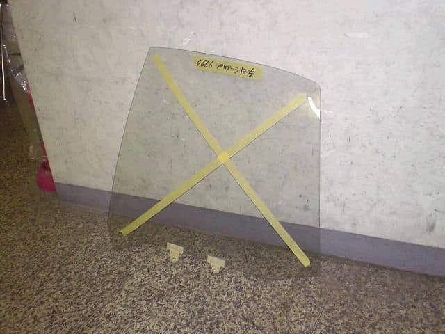 Rear Left Door Windshield NISSAN Primera 1990 E-P10 — photo 1