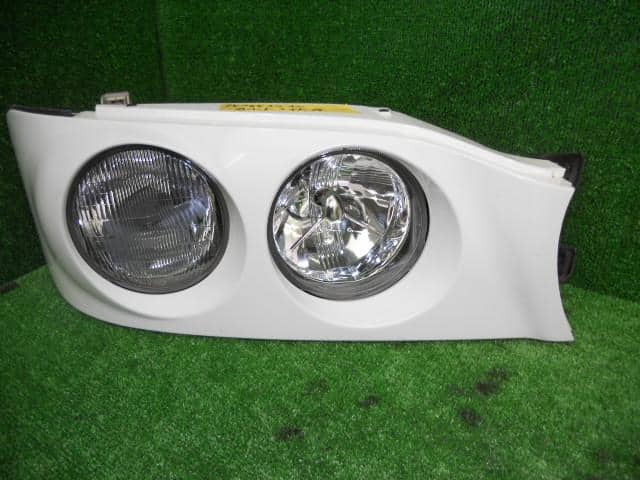 Right Headlight NISSAN Largo 1998 E-W30 — photo 1