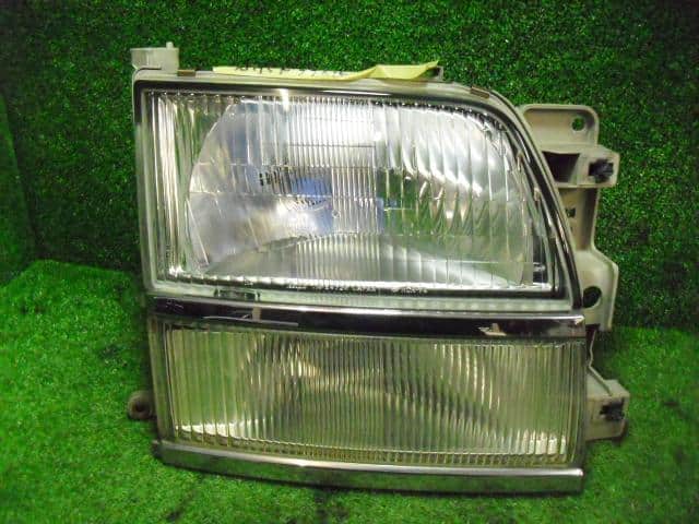 Right Headlight NISSAN Elgrand 1999 E-ALE50 — photo 1