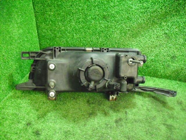 Right Headlight NISSAN Wingroad 1997 E-WFY10 — photo 2