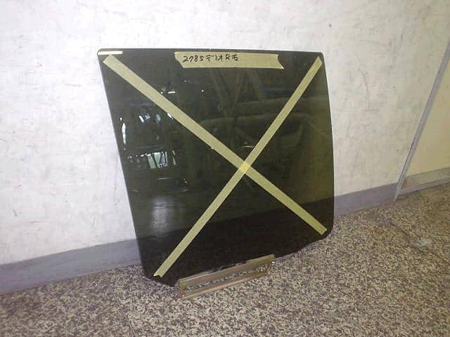 Rear Right Door Windshield MAZDA Demio 1997 E-DW3W — photo 1