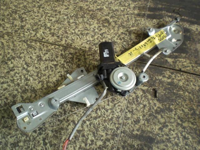 Front Left Door Regulator MAZDA Capella 1995 E-CG2PP — photo 1