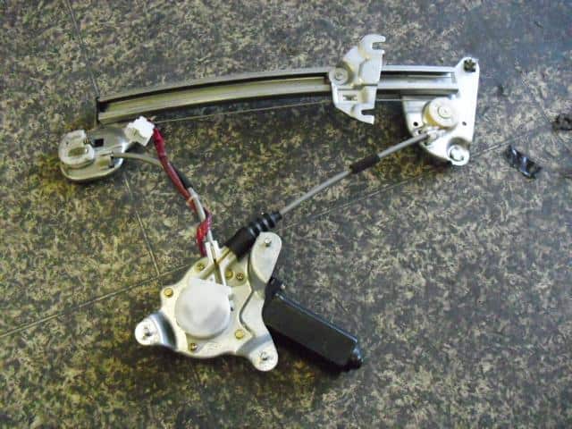 Rear Left Door Regulator MAZDA Sentia 1997 E-HEEP — photo 2