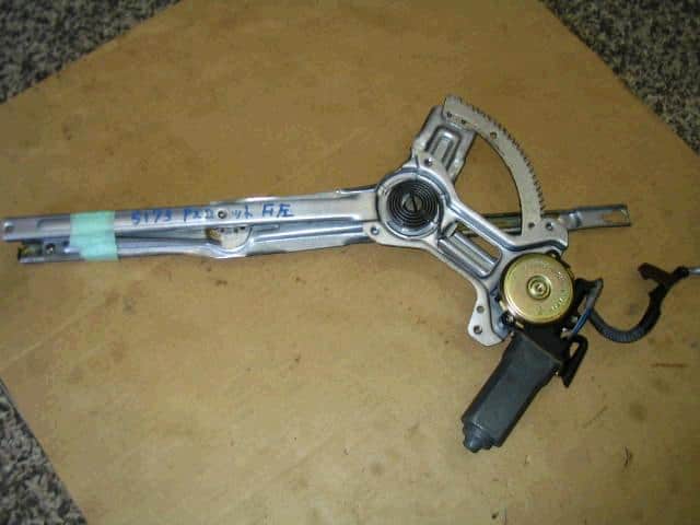 Front Left Door Regulator HONDA Ascot 1993 E-CB4 — photo 1