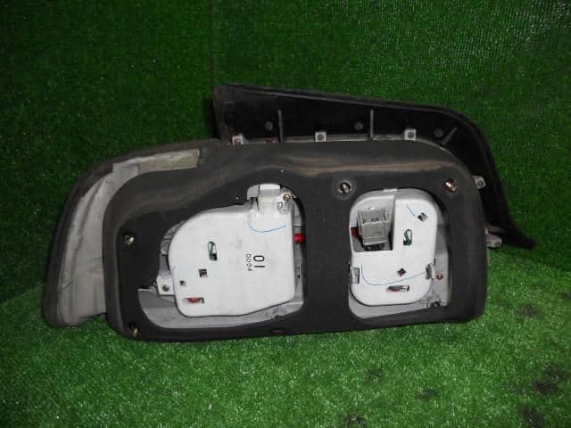 Right Tail Light HONDA Legend 1994 E-KA7 — photo 2